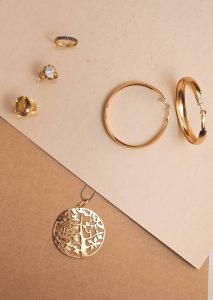A set of gold jewellery - Darren Yaw